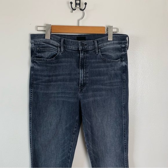 Mother The High-Waisted Rascal Slice Undone Hem Jeans in Friday the 13th Sz 32 - Picture 4 of 13